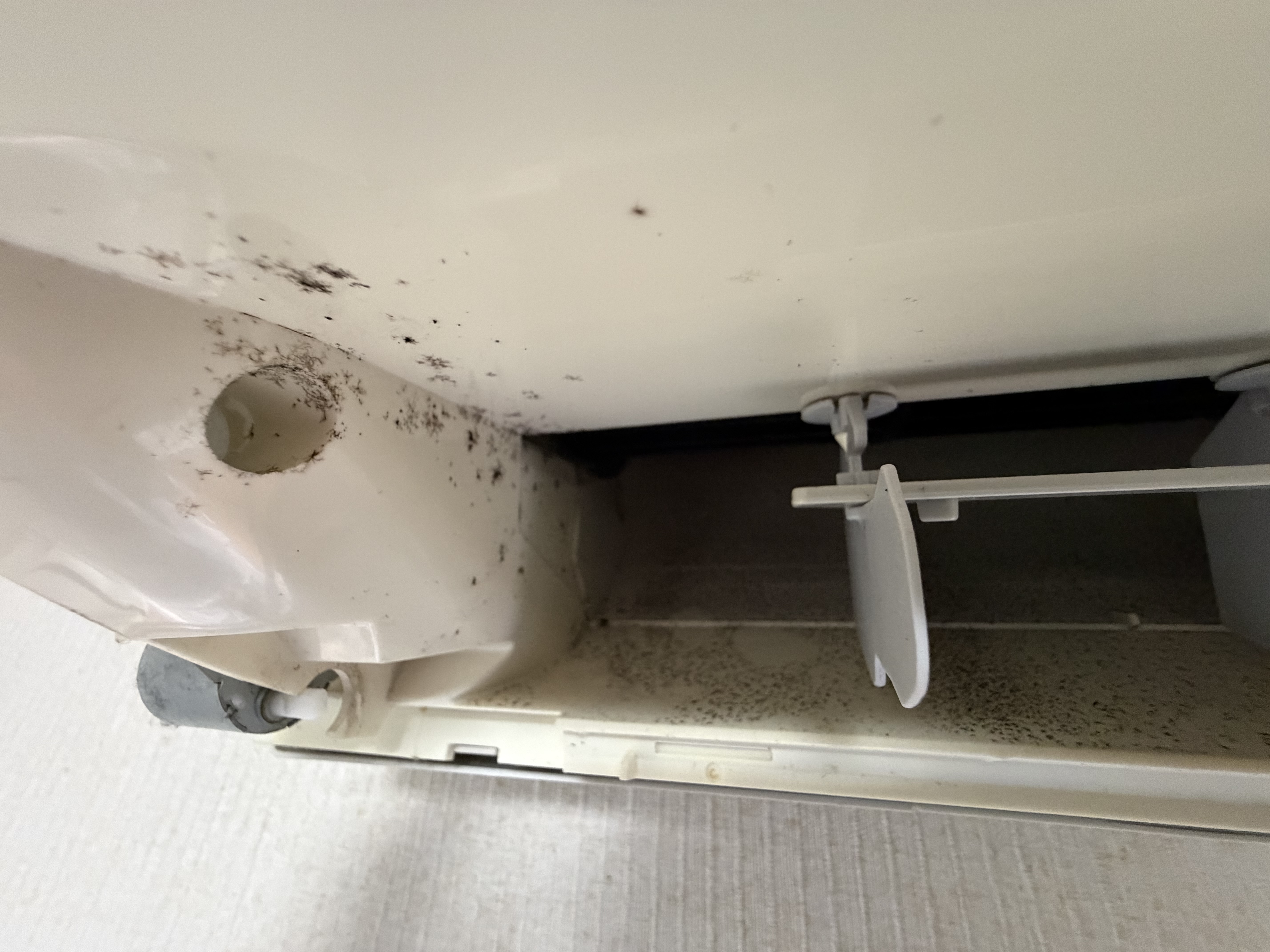 快適な夏を迎えるために、エアコンチェックを！